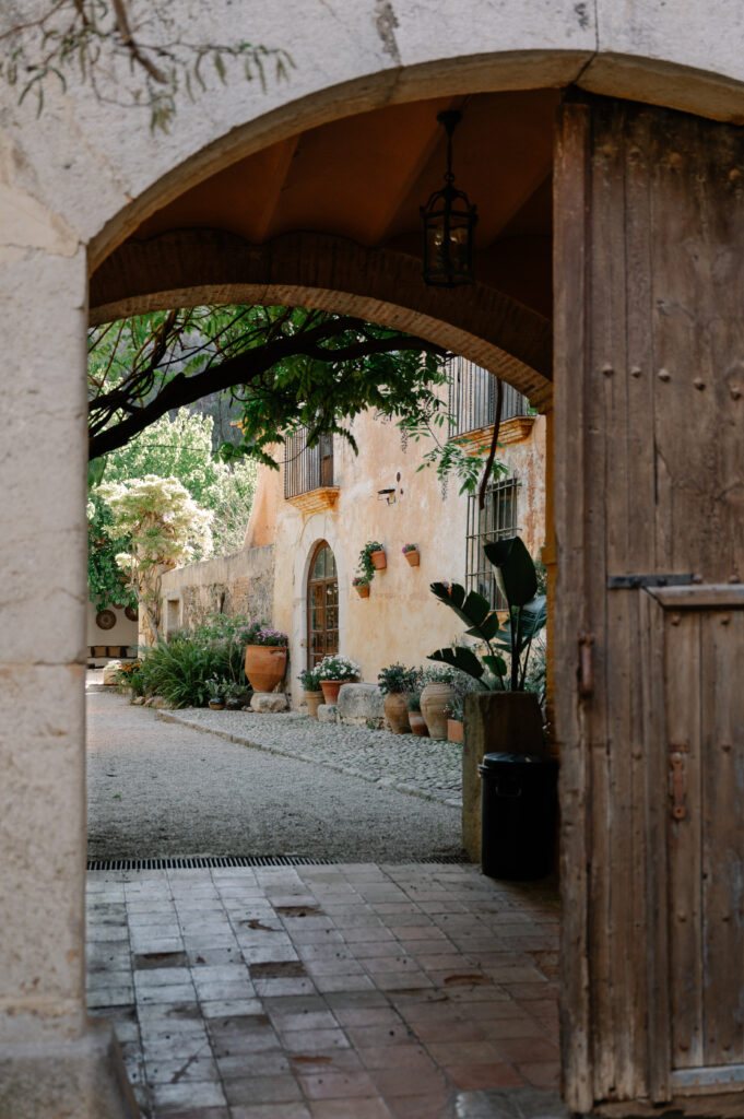 39 Entrance to Courtyard from Gardens